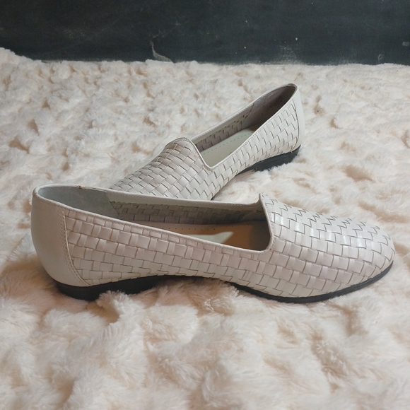 Trotters Liz White Woven Leather Slip On Loafer Size 8W Made In Brazil - Picture 6 of 9